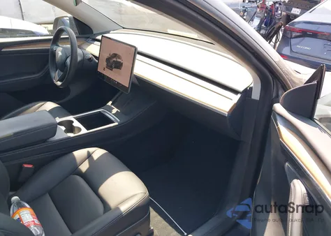 2023 Tesla Model Y Awd/Long Range Dual Motor All-Wheel Drive z USA, uszkodzony, nr VIN 7SAYGDEE7PA089135